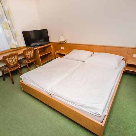 Gasthof Strauss Ansfelden Exteriör bild